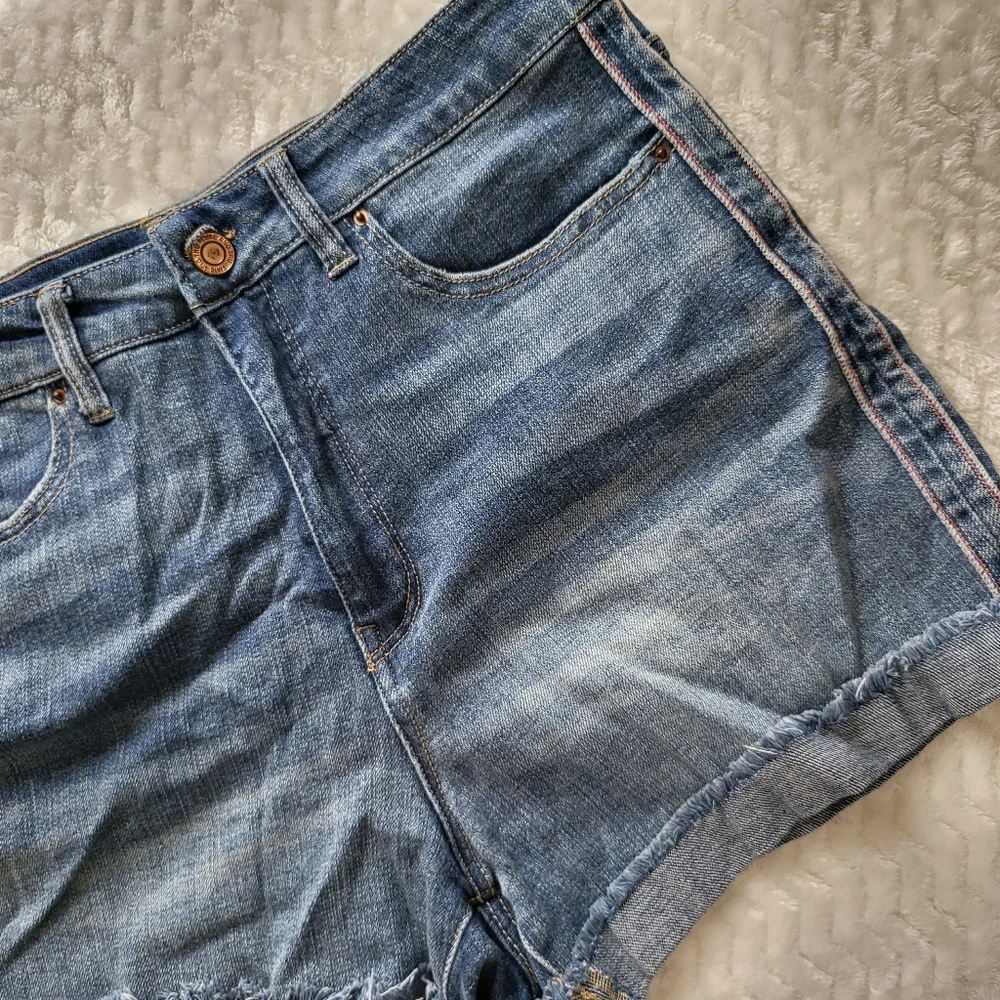 Women's High Waist Denim Short - Picture 4 of 12